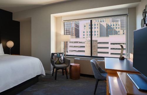 Downtown Des Moines Hotel | Renaissance Des Moines Savery Hotel