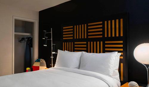 Downtown Des Moines Hotel | Renaissance Des Moines Savery Hotel