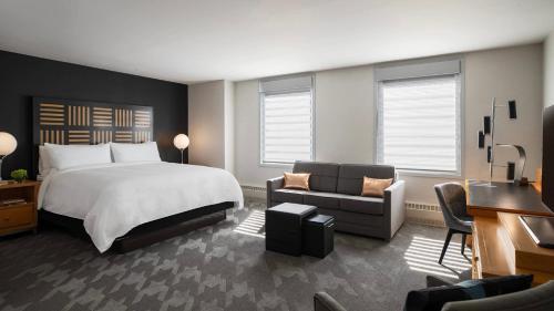 Downtown Des Moines Hotel | Renaissance Des Moines Savery Hotel