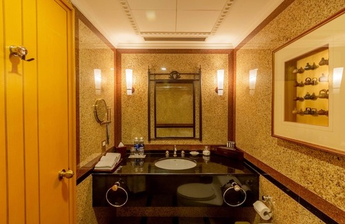 Dong Khoi Hotel | Renaissance Riverside Hotel Saigon