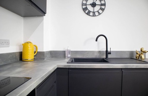 Vauxhall Apartment | Renaissance Suite | 2Bed | Sleeps 7 | Central