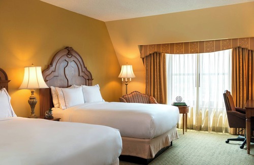 South Tulsa Hotel | Renaissance Tulsa Hotel & Convention Center
