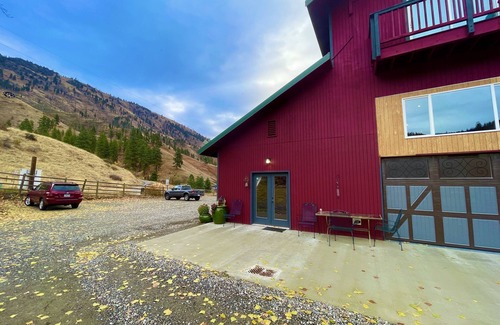 Cashmere Apartment | Rendezvous Ranch horse training, month rental only
