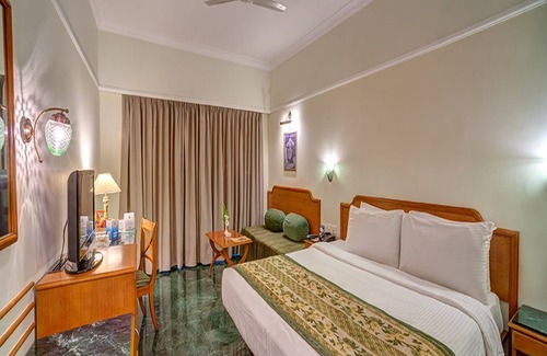 Shirdi Hotel | Renest Shraddha Inn - Shirdi