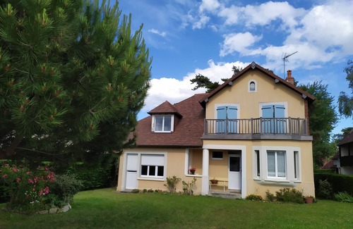 Merville-Franceville-Plage House | Renovated 1930 villa 600m from the sea