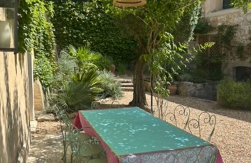 Saint-Victor-des-Oules Villa | Renovated Priory for 8 – Peaceful Escape in Southern France