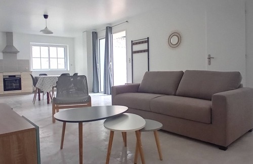 Saint-Georges-d'Oleron House | Renovated vacation home fully equipped enclosed grounds saint georges d'oléron