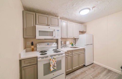 Falmouth Apartment | Renovated 1-Bedroom Apartment in Beautiful Downtown Falmouth Located on Main St