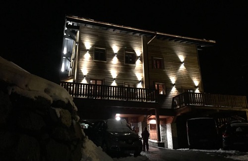 La Perriere Ski Chalet | Renovated 12-person chalet (6 bedrooms - 6 bathrooms) at La Tania Courchevel - domaine 3 vallées