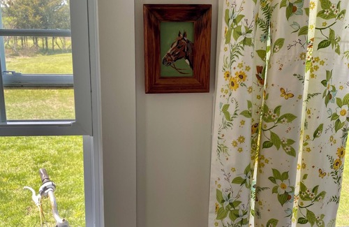 Town of Southold Town Cottage | Renovated 1930's cottage on the water near Greenport with WiFi, AC