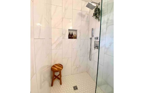 Myrtle Grove House | Renovated 1970’s Brick Rancher - 10 miles to the beach!