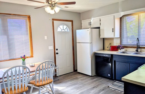 Pottawattamie County Apartment | Renovated 2-bed apt, right next to downtown Omaha