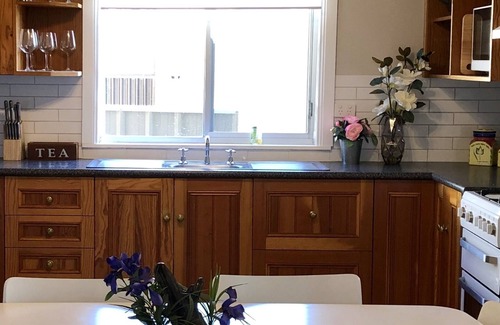 Aberdare Cottage | Renovated 2 beds Cottage (see attached Studio room)