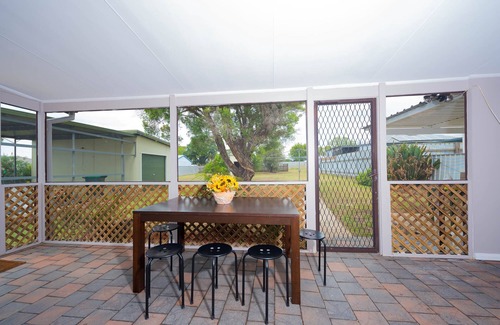 Aberdare Cottage | Renovated 2 beds Cottage (see attached Studio room)