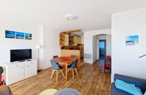 Les Sables d'Olonne Apartment | Renovated 2-Room Apartment with Sea View, Near Center
