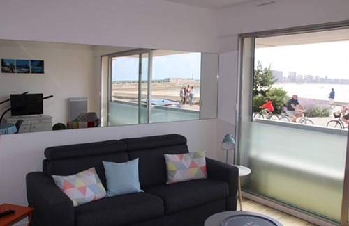 Les Sables d'Olonne Apartment | Renovated 2-Room Apartment with Sea View, Near Center