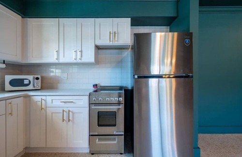 Bay Esplanade Apartment | Renovated 2025 - Retro Beach Oasis with Color Pop