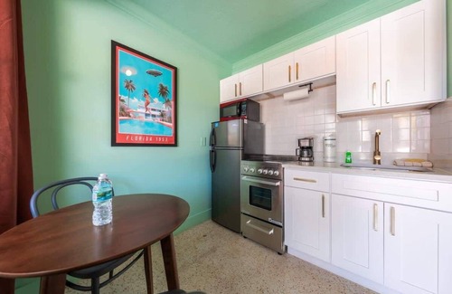 Bay Esplanade Apartment | Renovated 2025 - Retro Beach Oasis with Color Pop