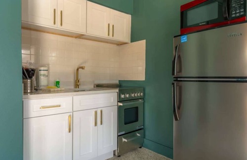 Bay Esplanade Apartment | Renovated 2025 - Retro Beach Oasis with Color Pop
