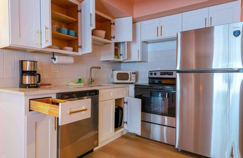 Bay Esplanade Apartment | Renovated 2025 - Retro Beach Oasis with Color Pop