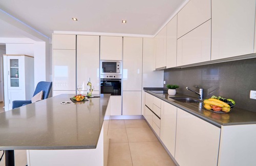 Cavacos Apartment | Renovated 2BR Seafront Apt – Quarteira