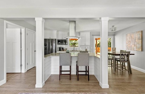 Charleston House | Renovated - 3 Bed Home - 10 Minutes to Downtown!
