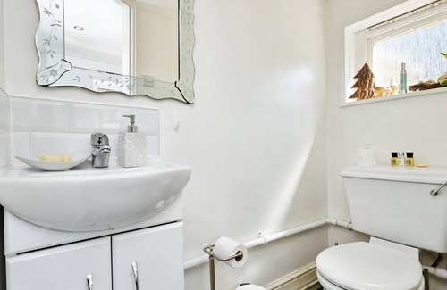 Erdington House | Renovated 3 Bed House by station, 10 Mins to Bham
