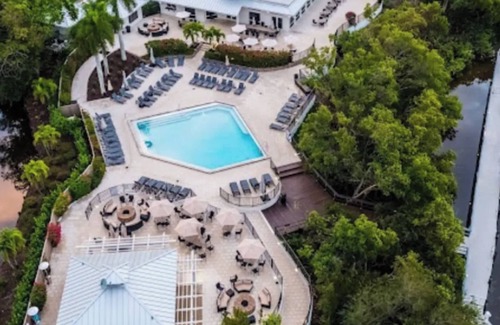 North Naples Villa | Renovated 3 BR villa in Naples, west of 41, close to beach and onsite club