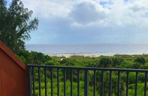Sanibel Condo | Renovated 3-BR Villa with Rooftop Sundeck, Gulf Views and Private Beach - Signal Inn 16