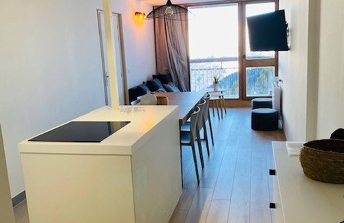 Arc-2000 Apartment | Renovated 3-Room Apartment · Ski-In/Out · Balcony · Mont Blanc View