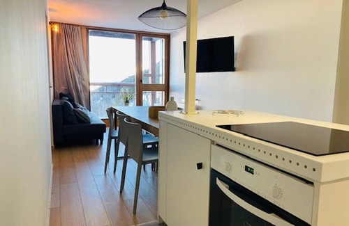 Arc-2000 Apartment | Renovated 3-Room Apartment · Ski-In/Out · Balcony · Mont Blanc View