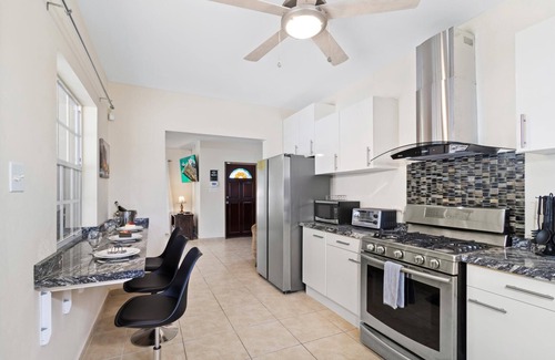 Boroncana Villa | Renovated 3BR Home ~Private Pool~Close 2 Beach~BBQ