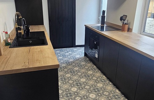 Gillingham House | Renovated, 4 Bed 2 Bath - Close to Hospital & Town