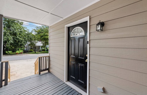 Marietta House | Renovated 5BD Townhome; 2 Minutes from Serene Marietta Square Highlights