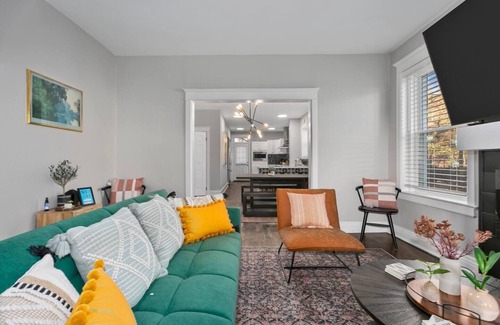 Hanover Place House | Renovated 5BR/4BA Home Near Country Club Plaza | Ideal for Families & Groups