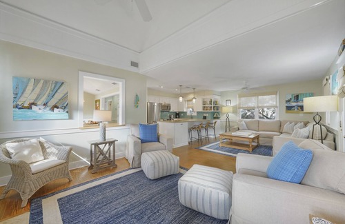Seaside House | Renovated, 6 Houses to Beach & 1 Block to Town in Seaside + 2 Adult Bikes!