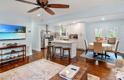 Beaufort House | Renovated: 6 min to Parris Island - 10 min to downtown - Family Gem - Beach Pass