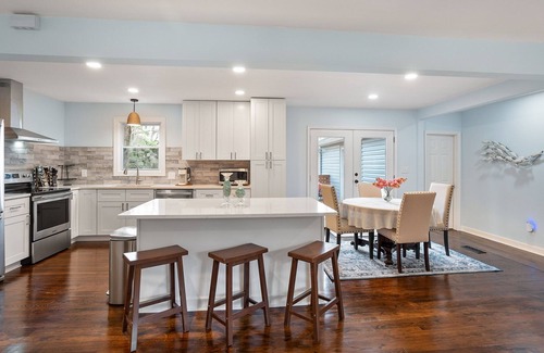 Beaufort House | Renovated: 6 min to Parris Island - 10 min to downtown - Family Gem - Beach Pass