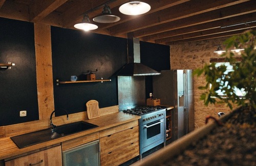 Quinsac House | Renovated and refurbished former workshop on the outskirts of Bordeaux