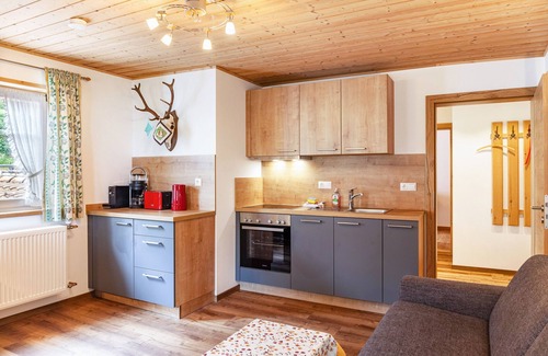 Bad Kohlgrub Apartment | Renovated Apartment "Ferienwohnung - Hexi" with Mountain View, Private Terrace & Wi-Fi