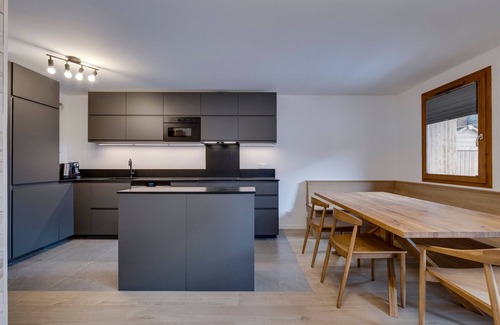 Les Almes Apartment | Renovated apartment 5 ppl, Tignes le Lac, balcony, parking, at the foot of the slopes