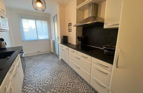 Pontaillac Apartment | Renovated apartment 85m2, terrace, parking, beachfront
