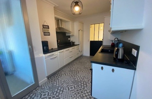 Pontaillac Apartment | Renovated apartment 85m2, terrace, parking, beachfront