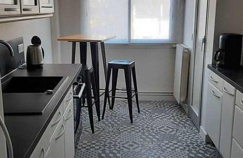 Pontaillac Apartment | Renovated apartment 85m2, terrace, parking, beachfront