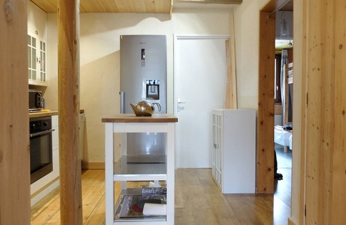 Le Lavachet Apartment | Renovated Apartment · Near Shops & Slopes · Sleeps 8 · South-Facing Balcony