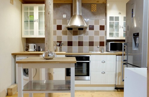 Le Lavachet Apartment | Renovated Apartment · Near Shops & Slopes · Sleeps 8 · South-Facing Balcony