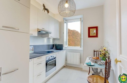 Chantilly Apartment | Renovated apartment with wifi in Chantilly