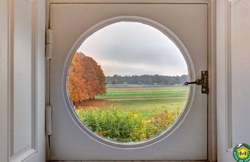 Chantilly Apartment | Renovated apartment with wifi in Chantilly