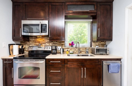 Coral Way House | Renovated Art Deco Style Casita Near Coral Gables