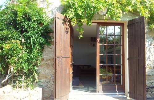 Bressolles Cottage | Renovated barn in Bressolles with terrace and garden